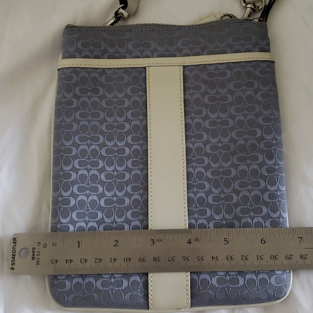 LIKE NEW - COACH Crossbody Messenger Bag - Picture 7 of 8